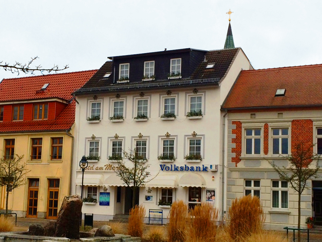 Das wei&szlige Hotel, G&auuml;stehaus und Ferienwohnung am Markt in Mecklenburg Vorpommern